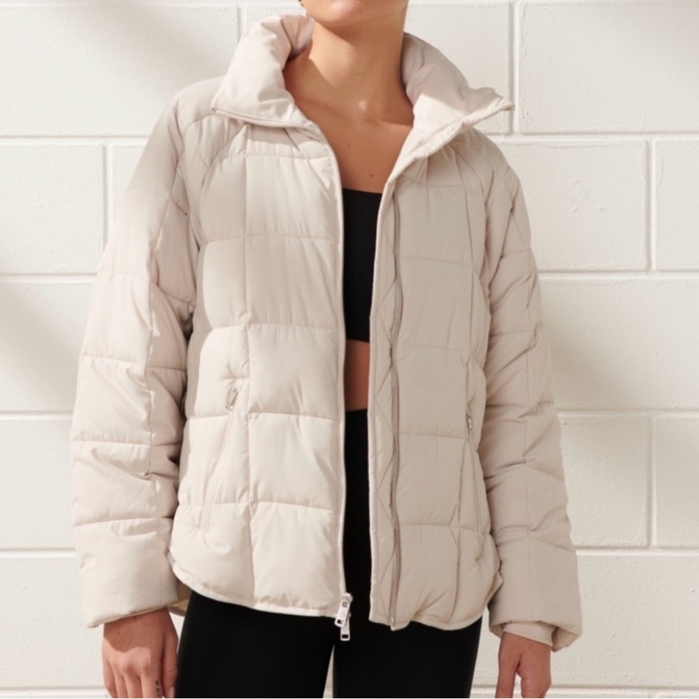 Abercrombie & Fitch Your Personal Best On The Go Puffer Moonbeam Size Medium
